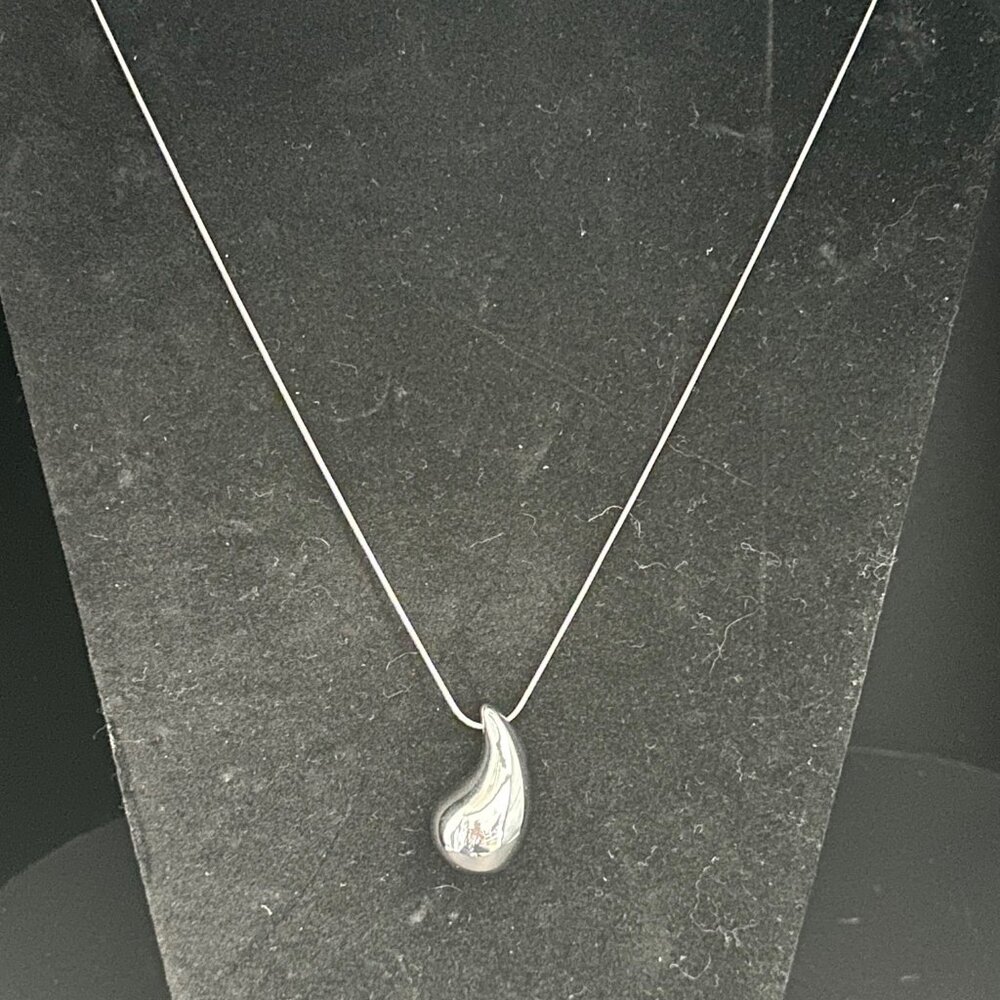 Metal Teardrop Pendant Necklace - EUC